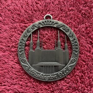 A medal with the image of a building on it.