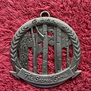 A medal with the words " the secret garden ".