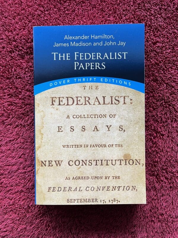 A book cover with the title of the federalist papers.