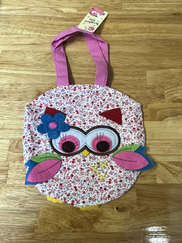 A bag that is made to look like an owl.