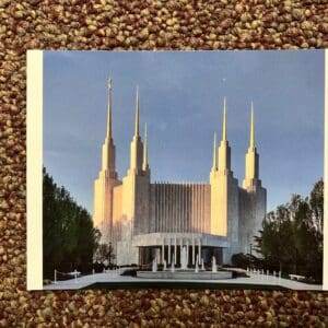 A picture of the mormon temple taken from the ground.